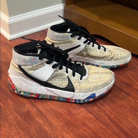 Size 11 Kevin Durant 13 “Home” basketball sneakers - Picture 3 of 9